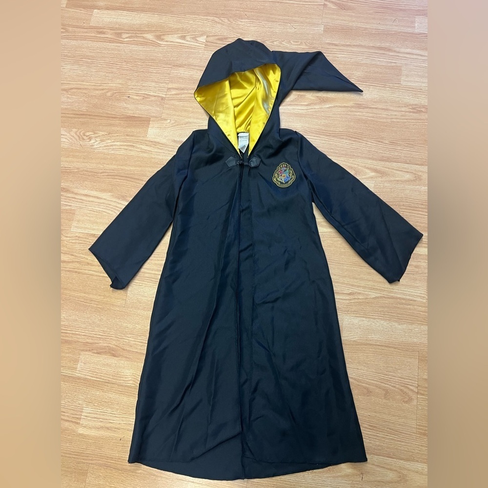 Harry Potter Yellow and Black Robe Sz 7-8 kids